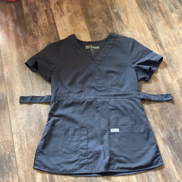 ✨Greys Anatomy ✨Scrub Top - Picture 2 of 4
